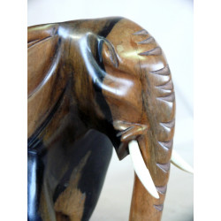 Eléphant en ébène royal